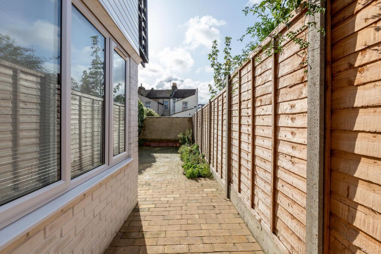 2 Bedrooms Serviced Apartment Excel Exhibition Centre, O2 Arena, Stratford Olympic City, Forest Gate, Central London Bagian luar foto